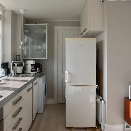 Appartement Plum Guide - Ballet Shoes *